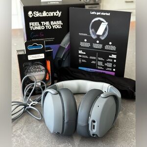 LIKE NEW - Skullcandy Crusher Evo Sensory Bass Over-Ear Headphones w/Bluetooth